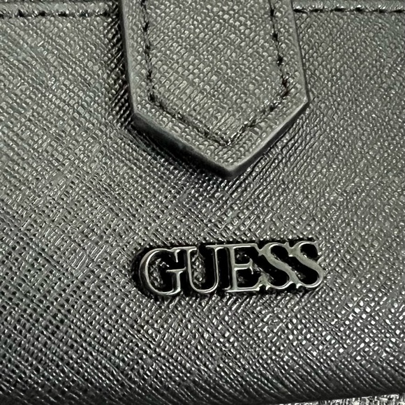NWT GUESS FOLDED WALLET CASE ORGANIZER WITH SNAP CLOSURE - Picture 2 of 8
